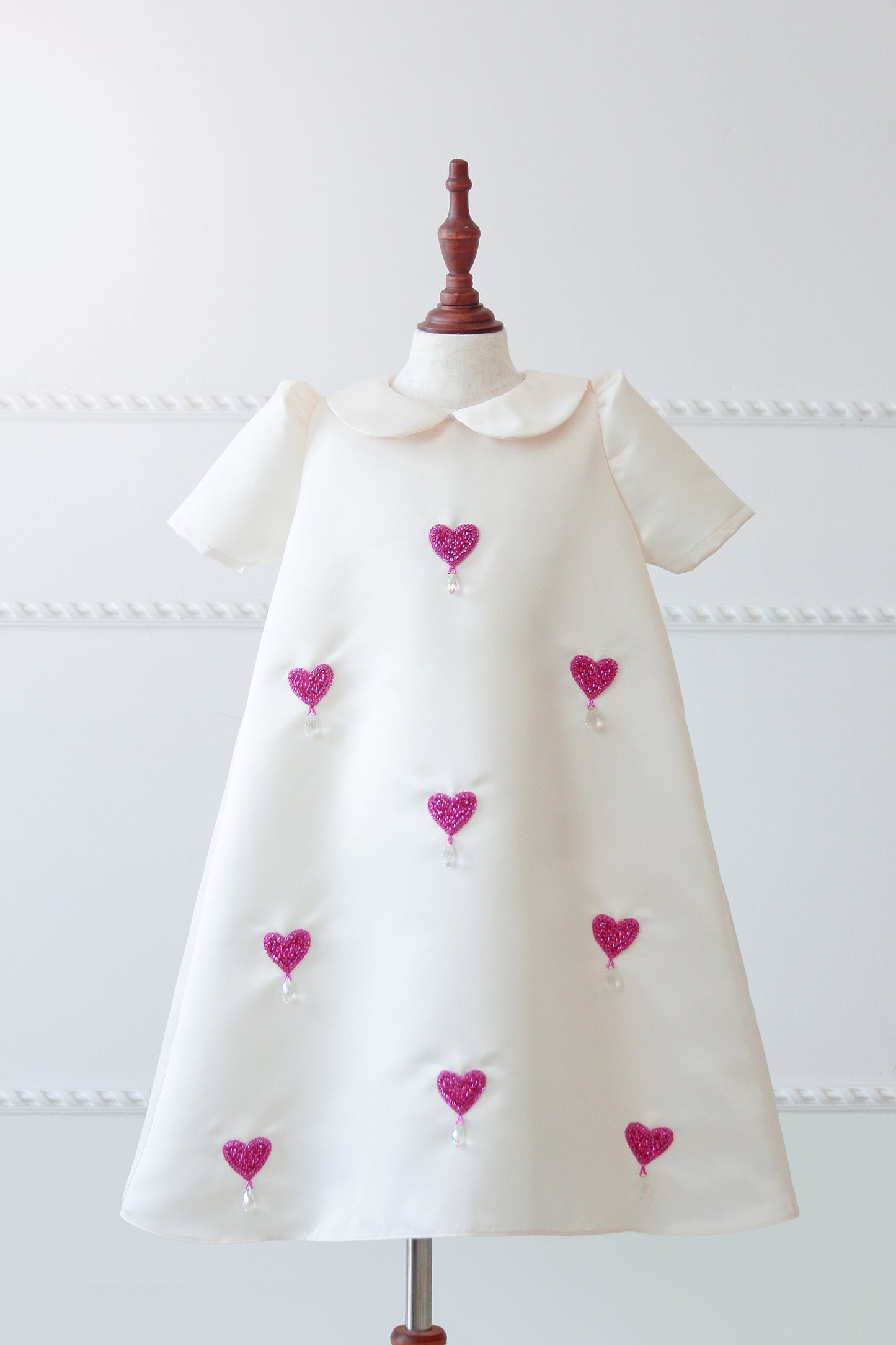 Queen of Hearts - Cream White