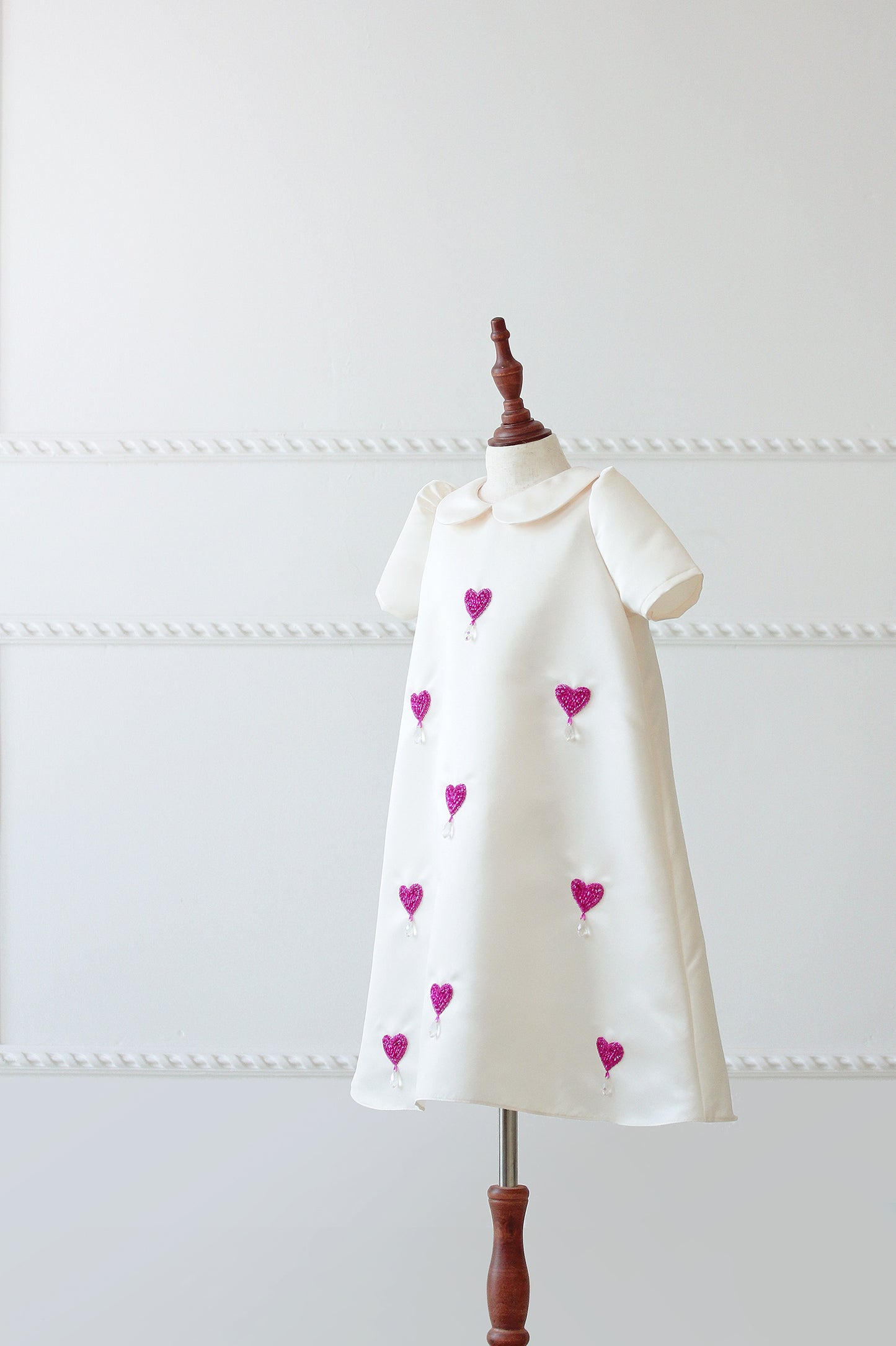 Queen of Hearts - Cream White